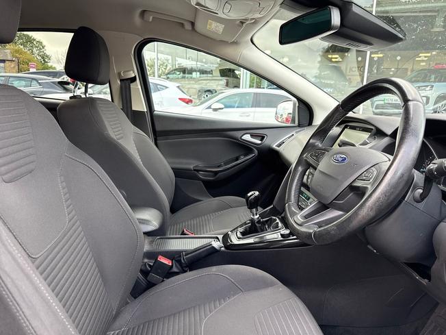 FORD Focus Photo 51