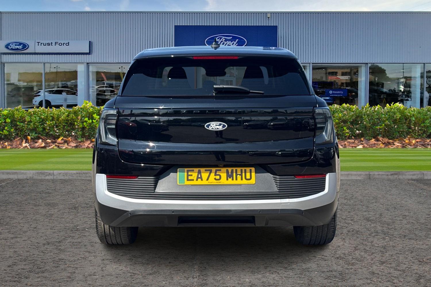 Ford EXPLORER Photo 6