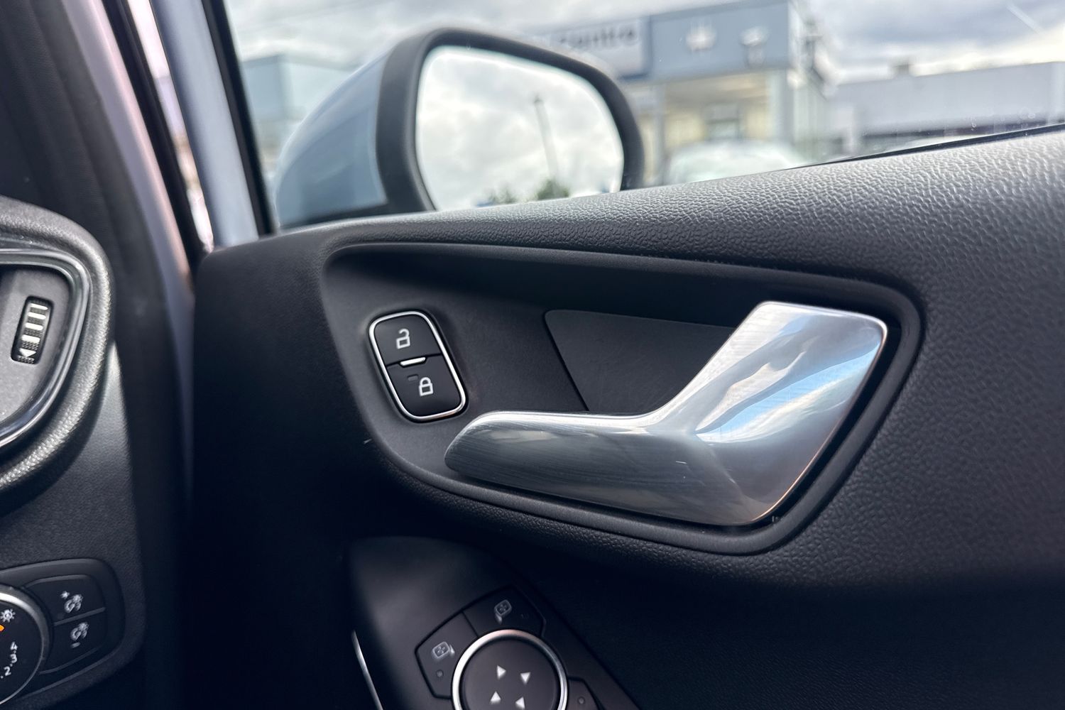 Ford FIESTA Photo 37