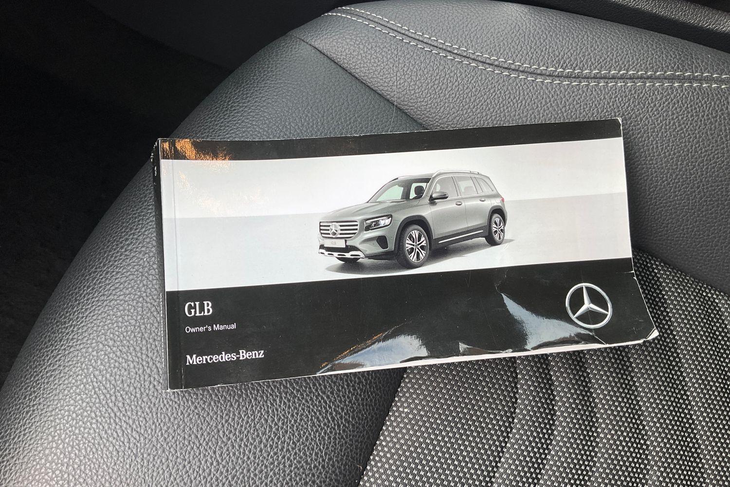 Mercedes-Benz GLB Photo 21