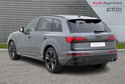 AUDI Q7 Photo 3