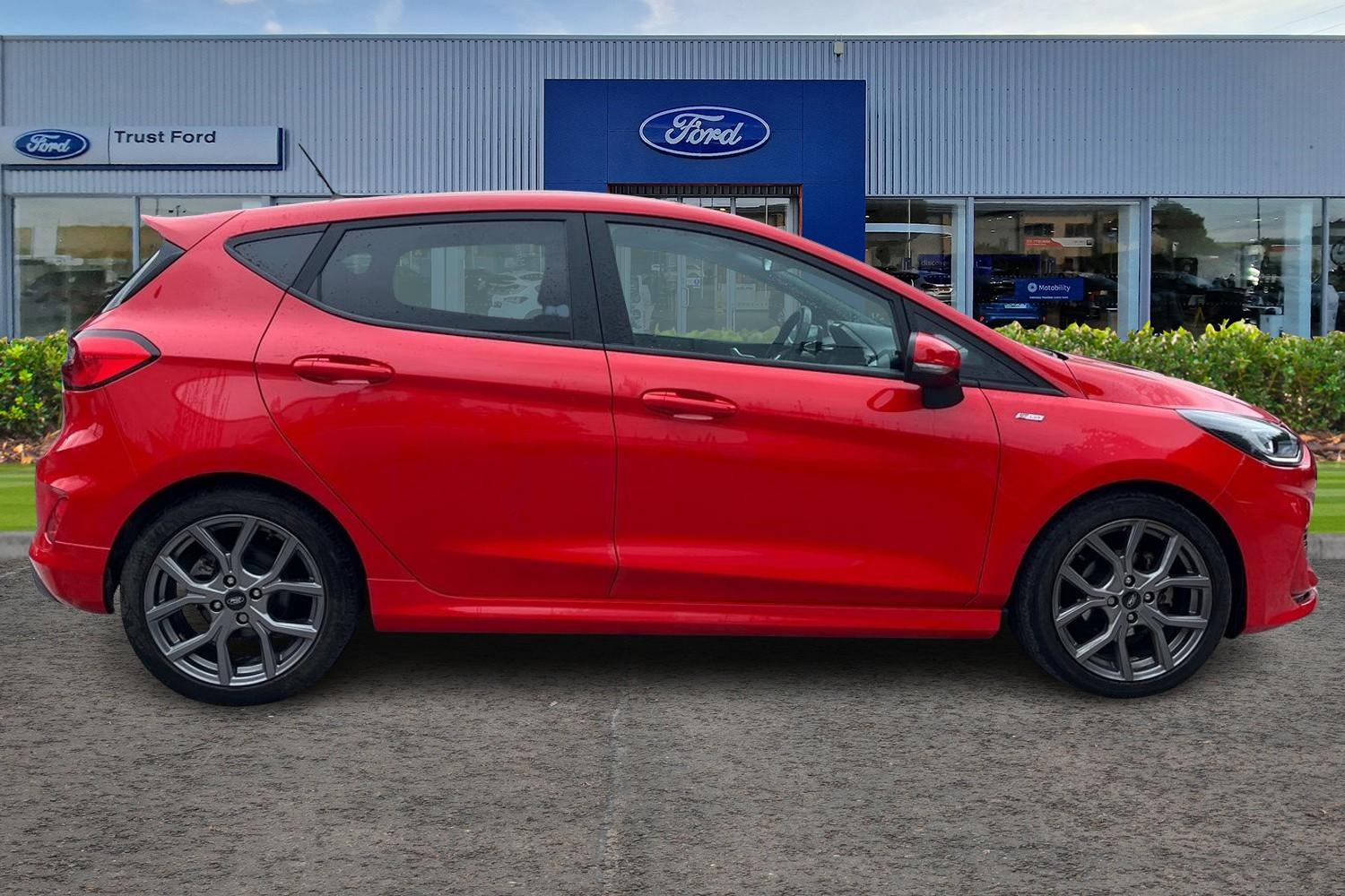 Ford FIESTA Photo 2