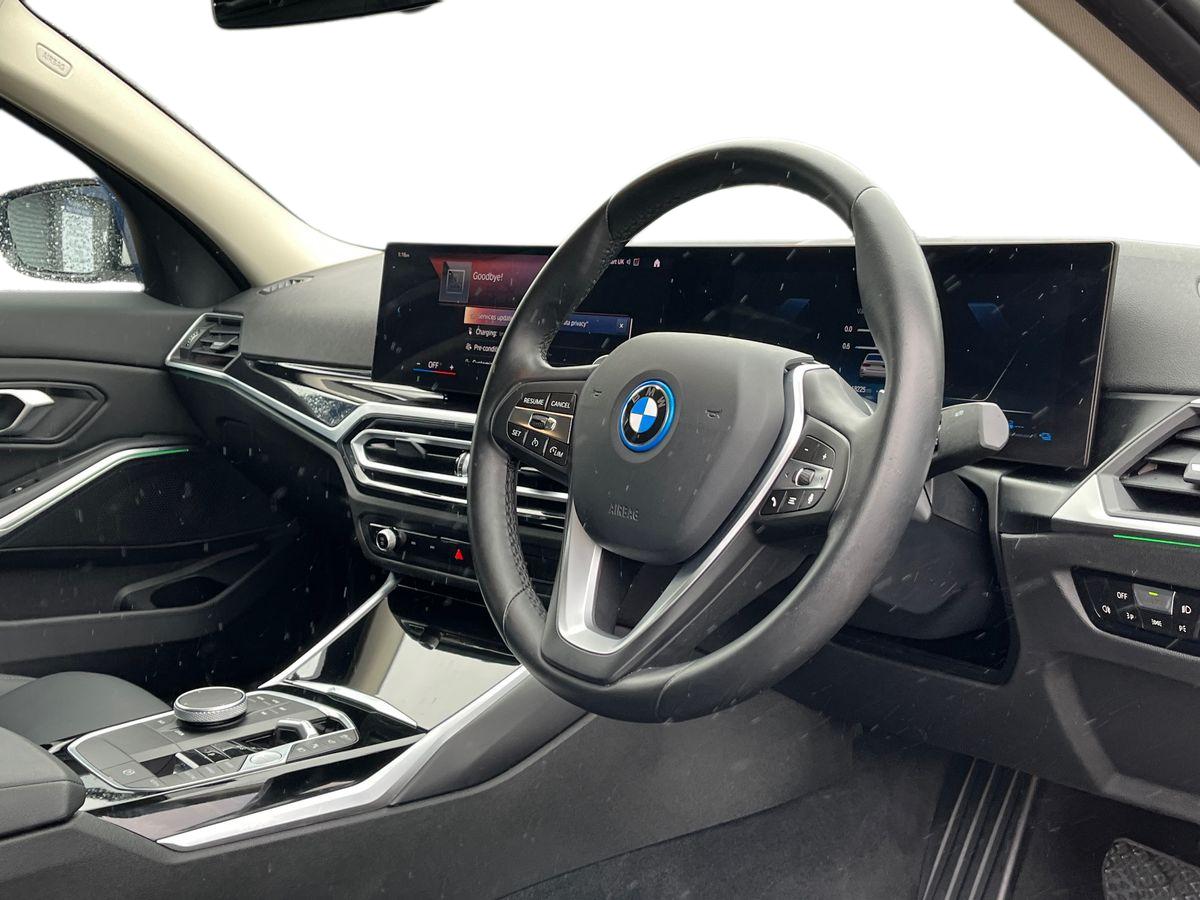 BMW 3 Series Photo 19