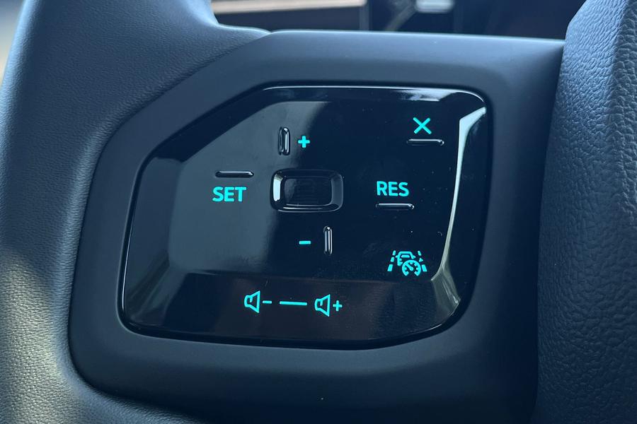 Ford Explorer Photo autoimg-0b38b46a7290f1c83fc510eee3a1b8cfa08f5734.jpg