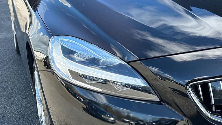 Used Volvo V40 WG19JFX 18