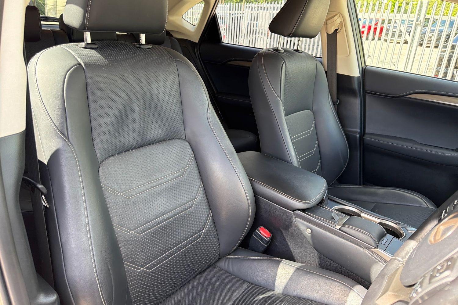 Lexus NX Photo 16