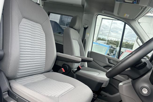 VOLKSWAGEN Grand California Photo 27