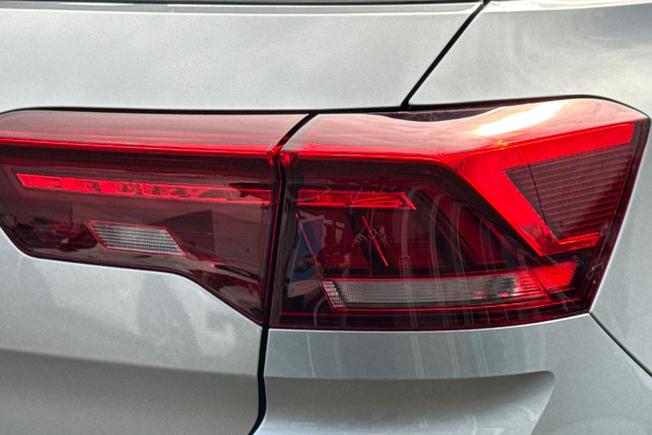 Volkswagen T-Roc Photo 18