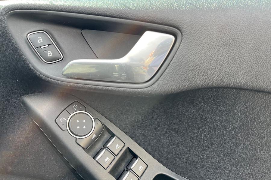 Ford FIESTA Photo autoimg-0b45e24e2fcf11f03f2f6b6d16e22f211382471f.jpg
