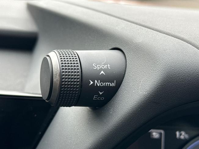 LEXUS Ux Photo 52