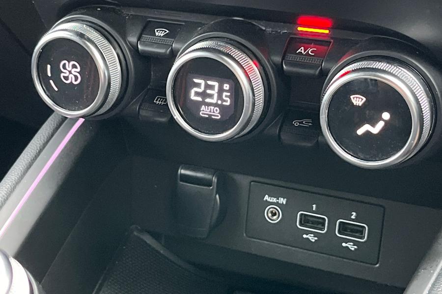 Renault Clio Photo autoimg-0b49fcbb807102ea35583e66c17609824595bc73.jpg