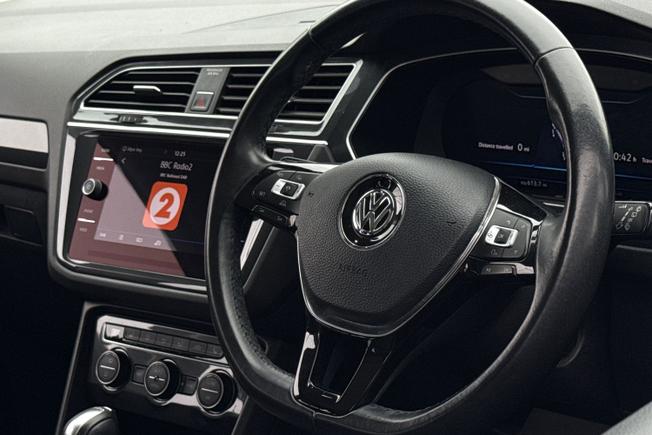 VOLKSWAGEN Tiguan Photo 38