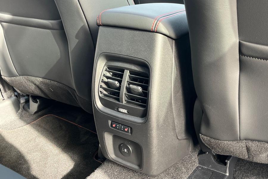 Ford KUGA Photo autoimg-0b56ce6ab77b074b6078dff3f9588f114e192143.jpg