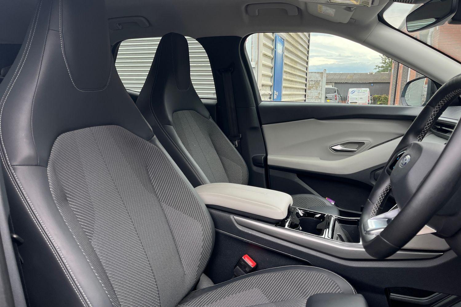 Ford Explorer Photo 16