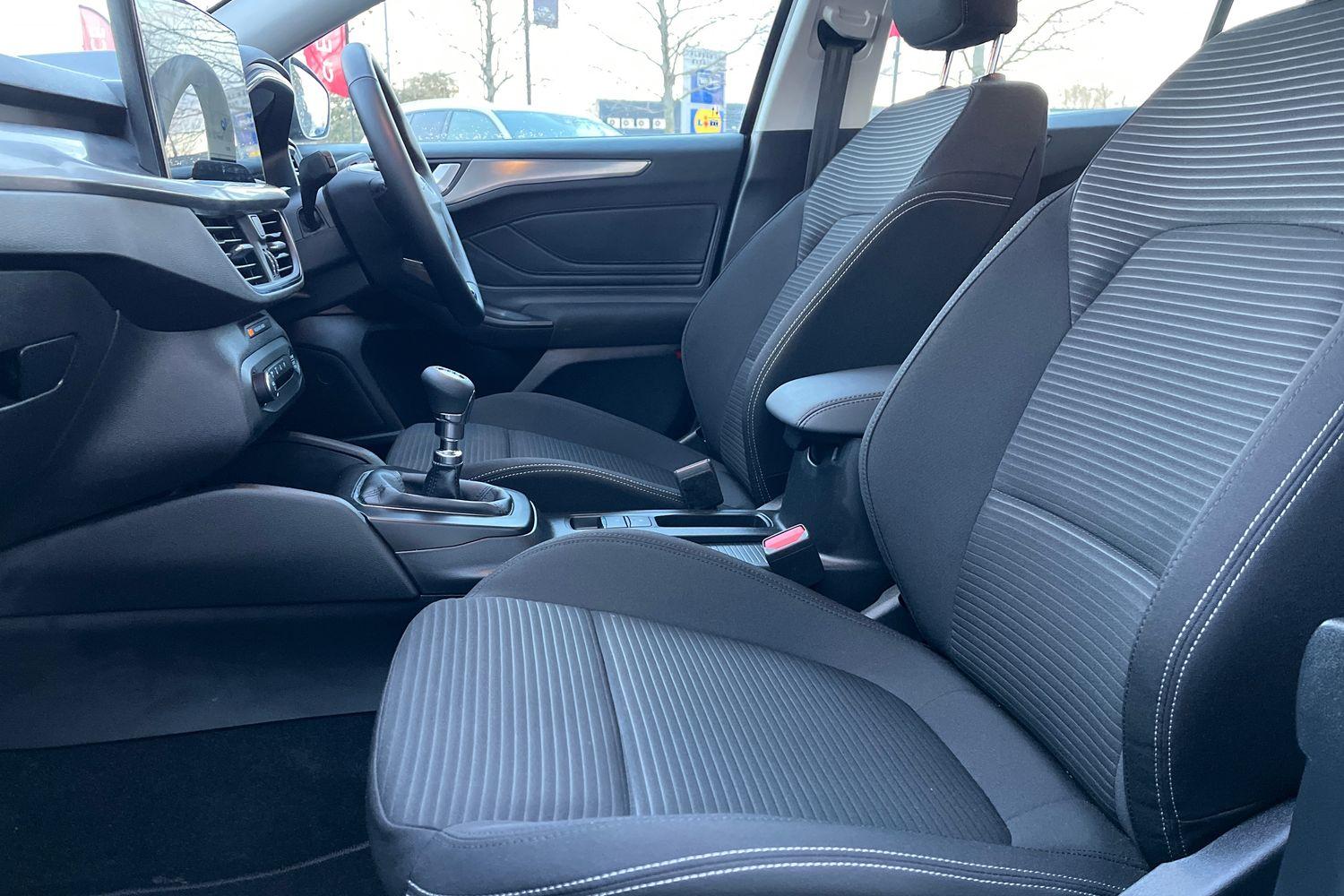 Ford Focus Photo 18