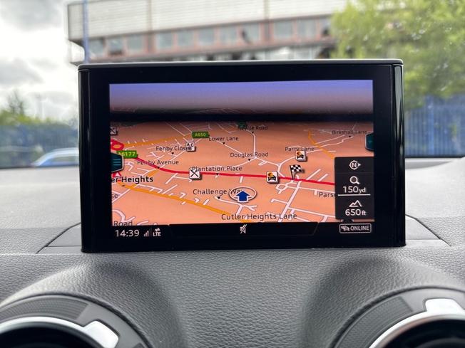 AUDI Sq2 Photo 14