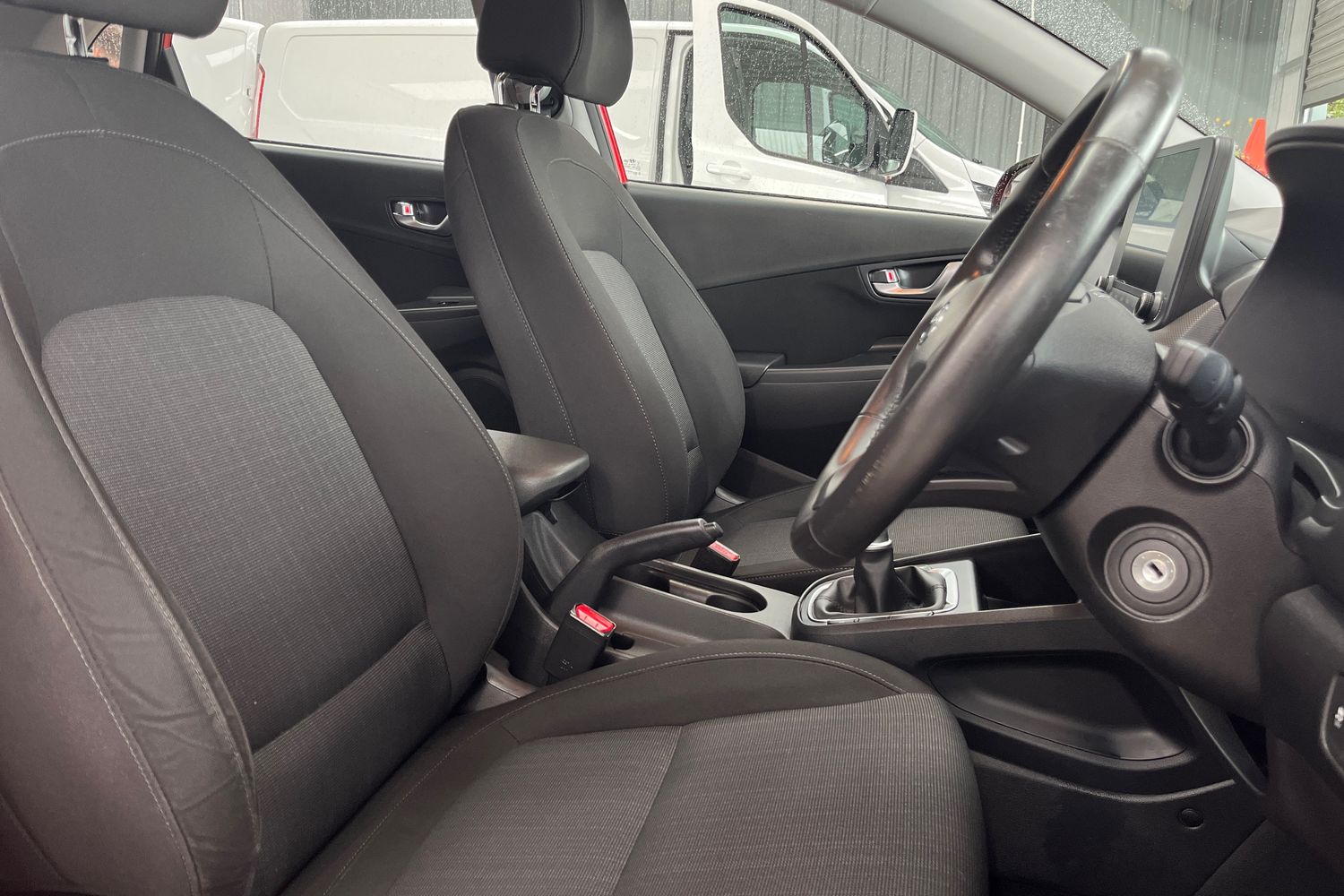 Hyundai KONA Photo 16