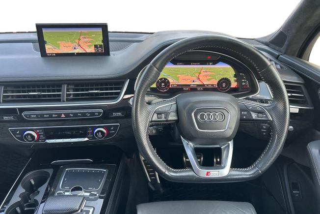 AUDI Q7 Photo 11