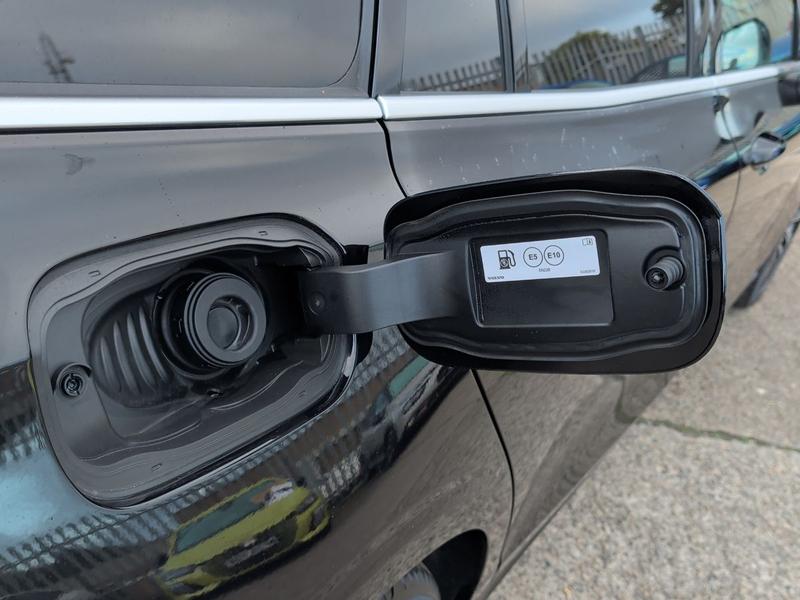 Used Volvo V60 FP23AOF 31