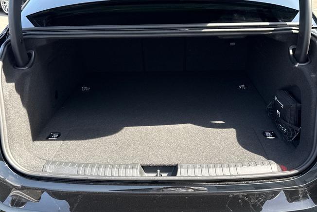 AUDI A6 Saloon Photo 12