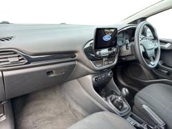 FORD Fiesta Photo 2
