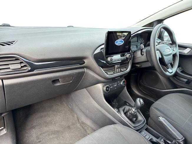 FORD Fiesta Photo 2