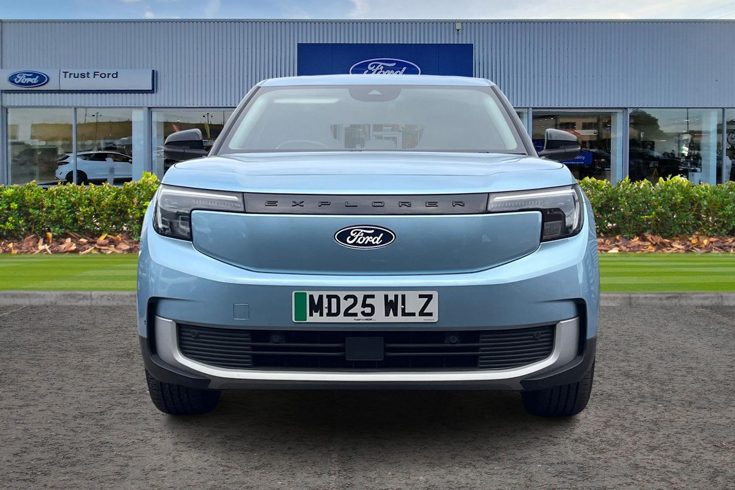 Ford Explorer Photo 5