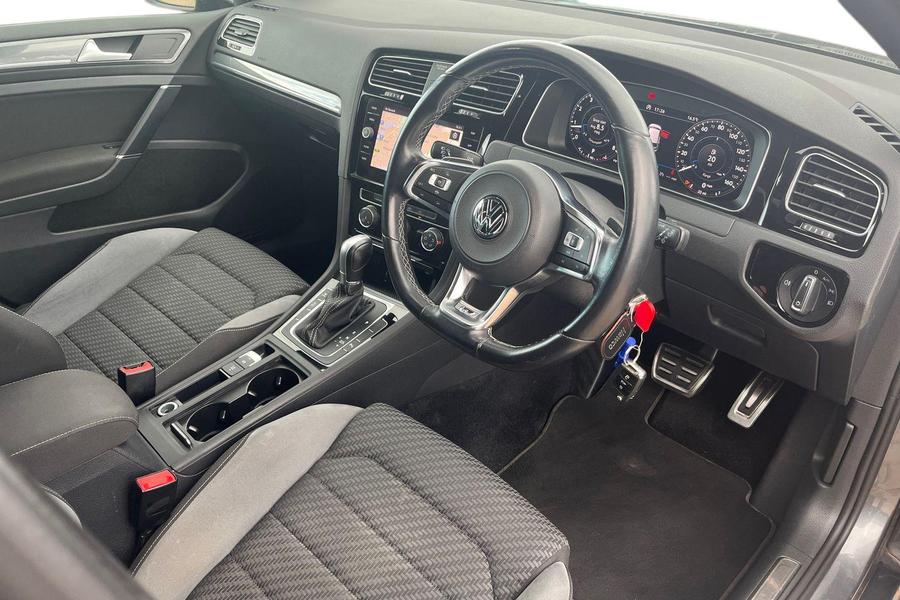 Volkswagen GOLF Photo autoimg-0b892bc5f247f1e4f94b6d845e9ef42b68947e3c.jpg