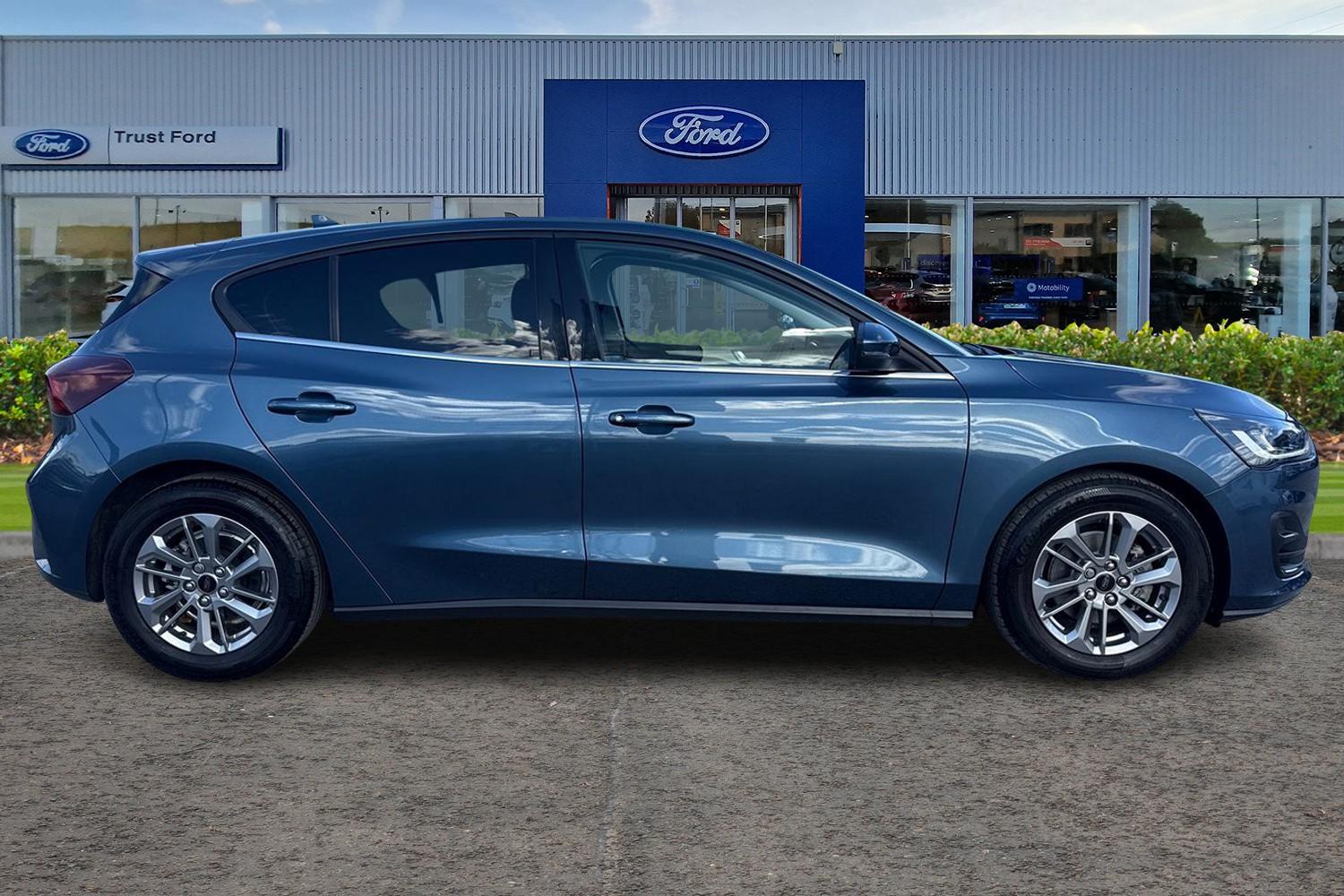 Ford FOCUS Photo 2