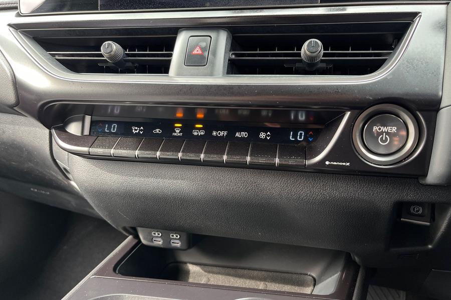 Lexus UX Photo autoimg-0b8a7ec6ad4ad6563c16277aee7d00a160f6efdb.jpg