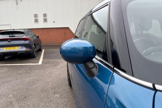 MINI Hatchback Photo 20