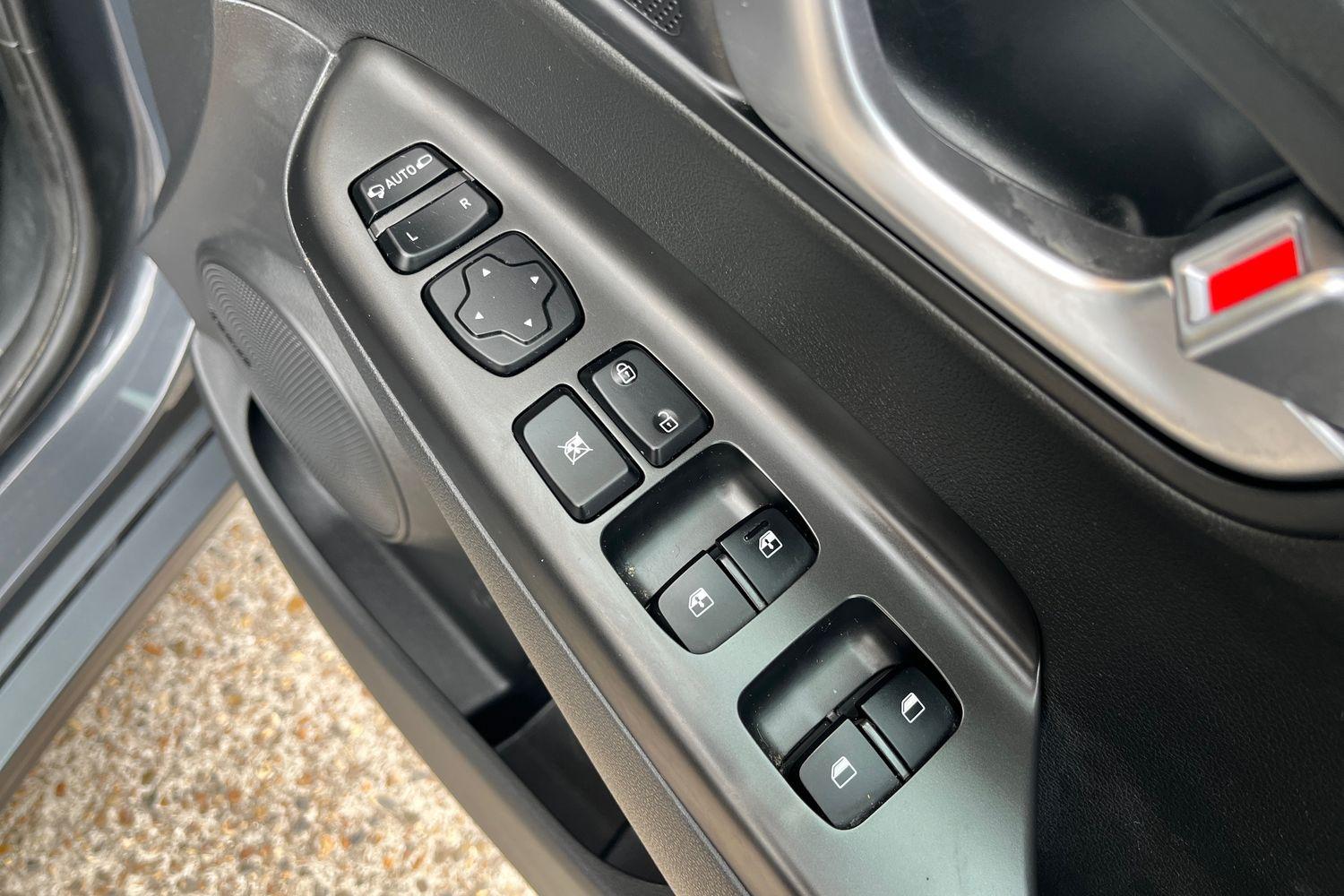 Hyundai KONA Photo 15