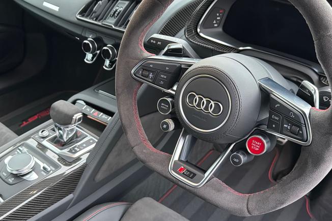 AUDI R8 Photo 39