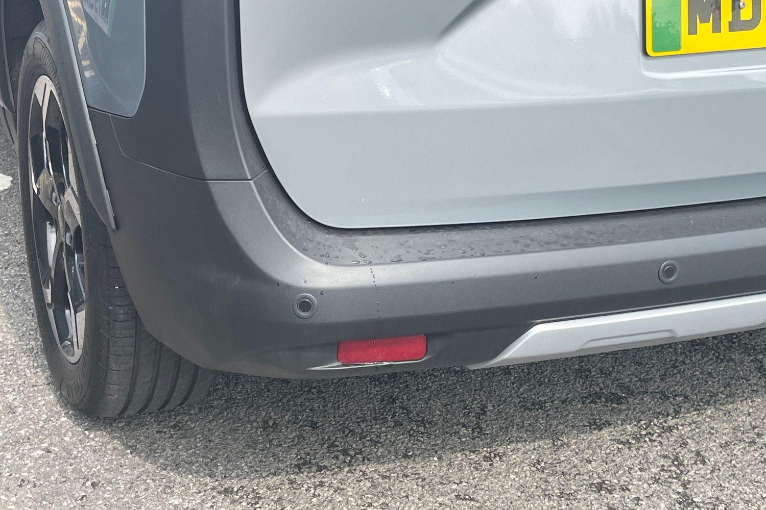 Ford E-TOURNEO COURIER Photo 22