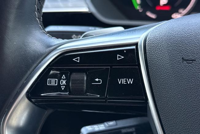 AUDI e-tron Photo 16