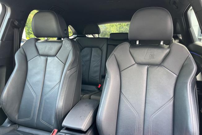 AUDI Q3 Photo 22