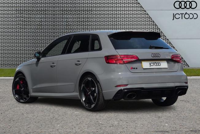 AUDI RS3 Photo 3