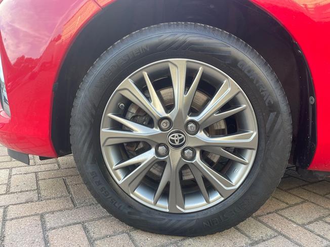TOYOTA Yaris Photo 23