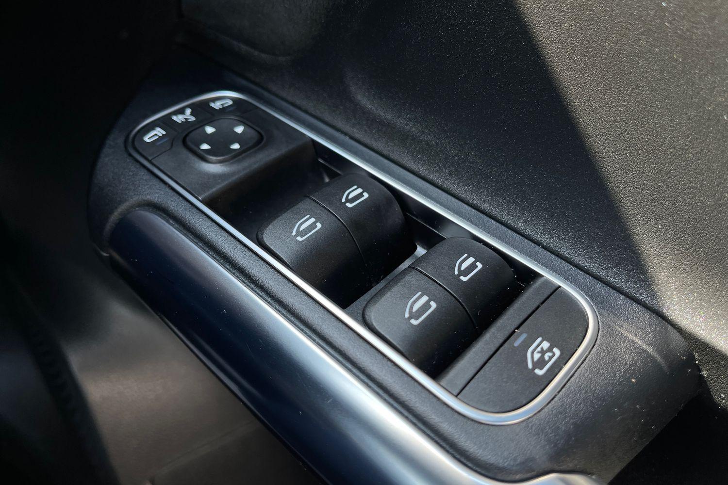 Mercedes-Benz GLA Photo 15