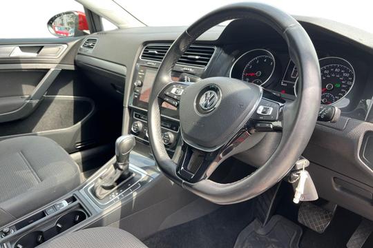 Volkswagen Golf Photo autoimg-0bb589db9cc33b5316fce76c2965d770ffb88566.jpg