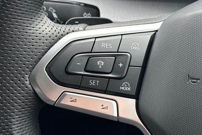 VOLKSWAGEN Golf Photo 16