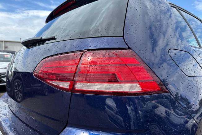 VOLKSWAGEN Golf Photo 18