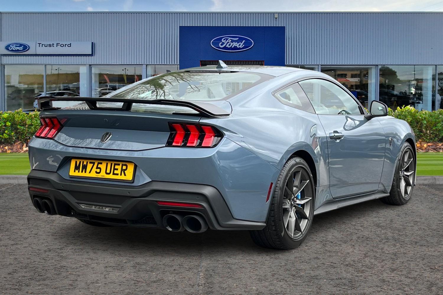 Ford Mustang Photo 3