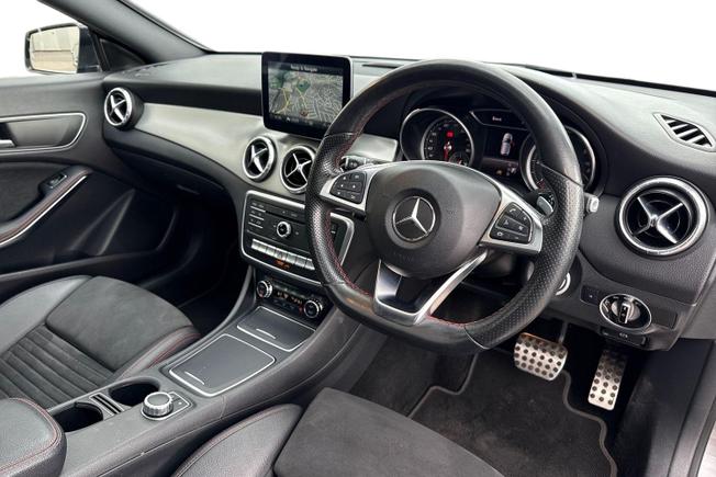 MERCEDES-BENZ CLA Class Photo 6