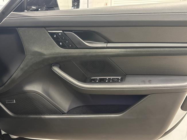 PORSCHE Taycan Photo 20