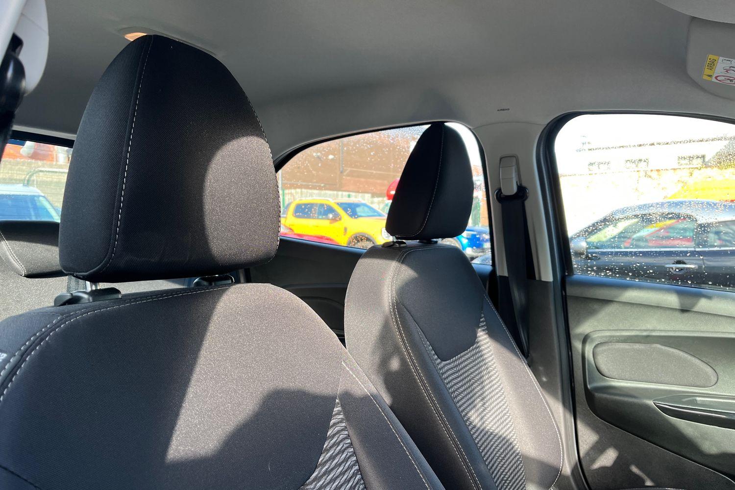 Ford KA+ Photo 16