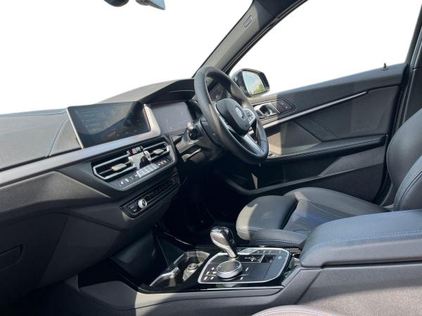 BMW 1 Series Photo autoimg-0bdb23509fa64a7b699df4518ba8d693a19a50d8.jpg