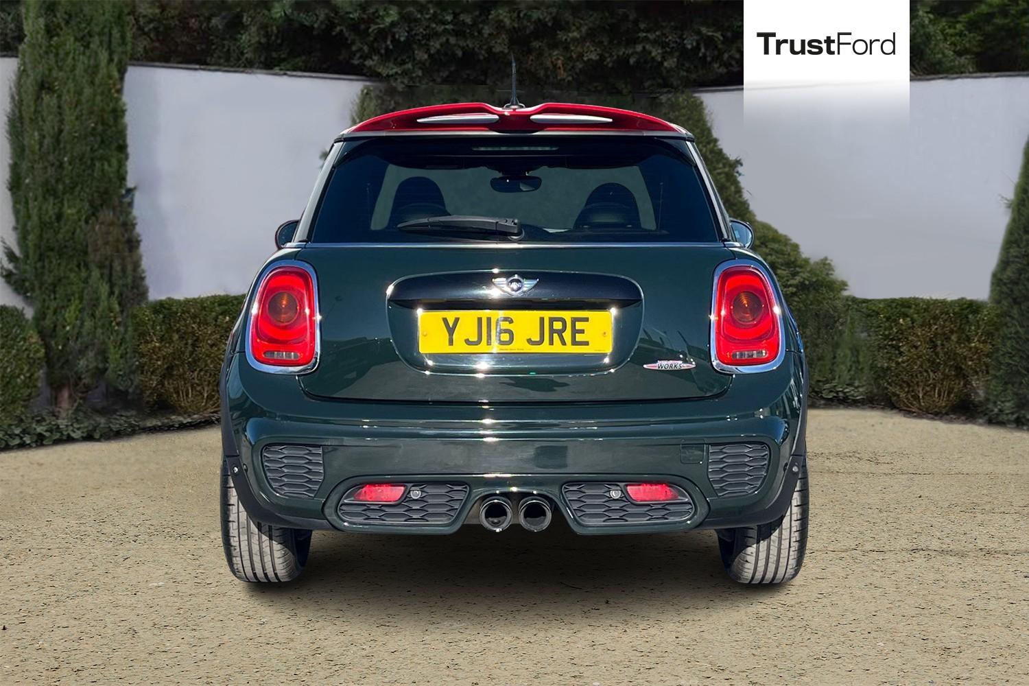 MINI HATCHBACK Photo 6