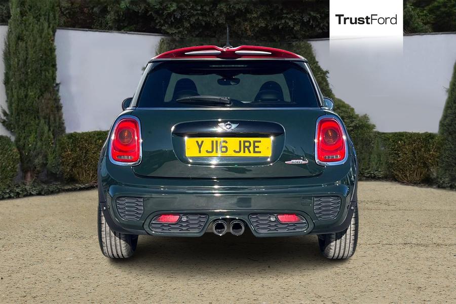 MINI HATCHBACK Photo autoimg-0be31023a152438a2c29b6c66ae24d135324d72e.jpg