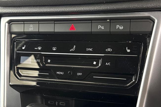 VOLKSWAGEN T-Roc Photo 22